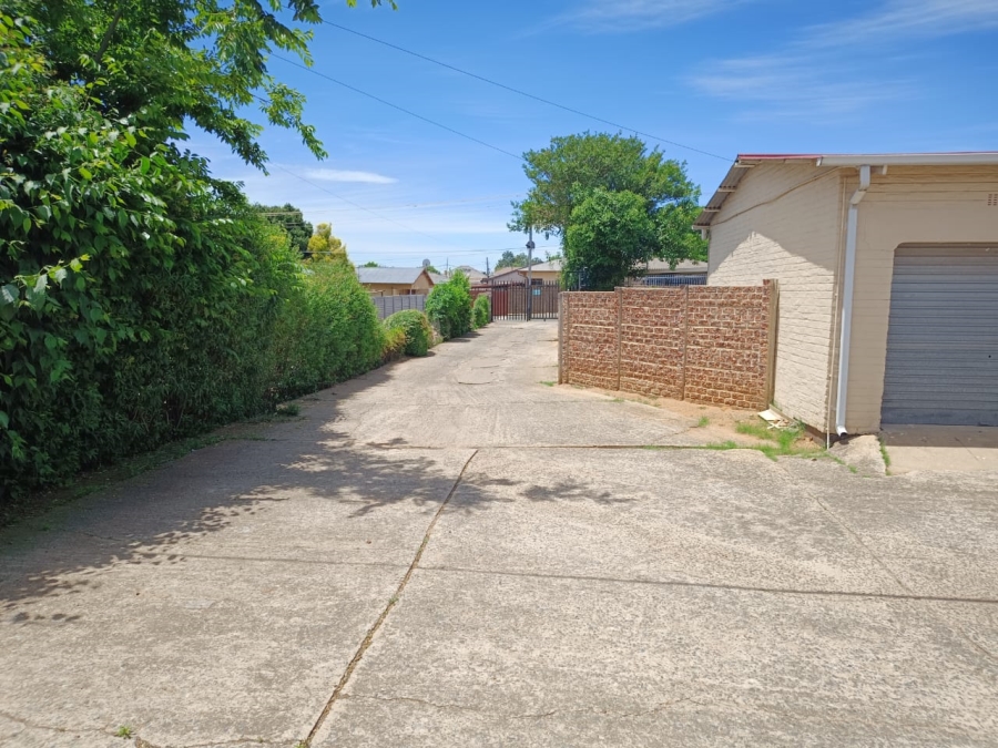 1 Bedroom Property for Sale in Crown Gardens Gauteng