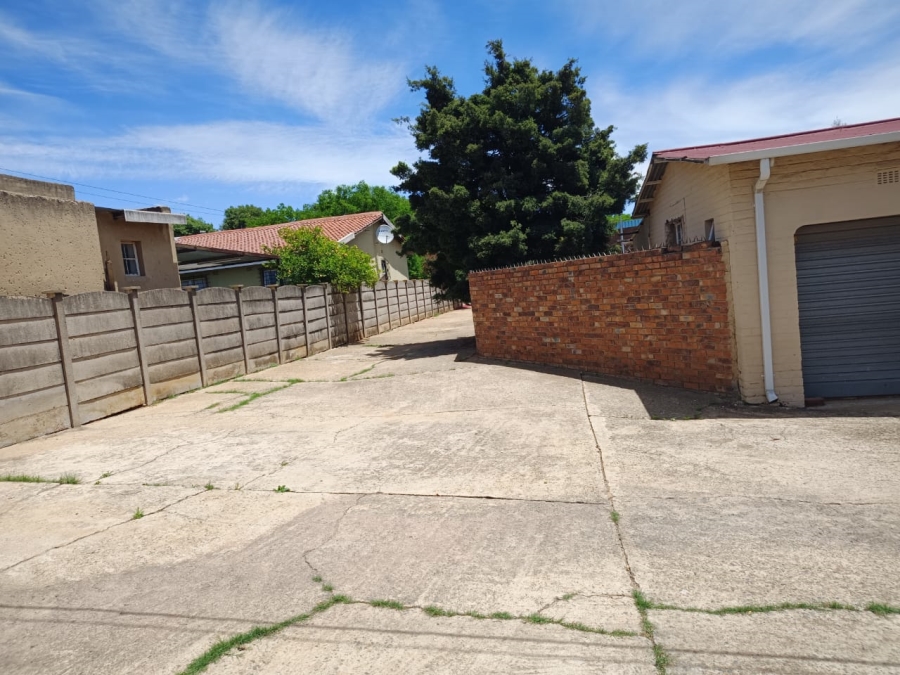 1 Bedroom Property for Sale in Crown Gardens Gauteng