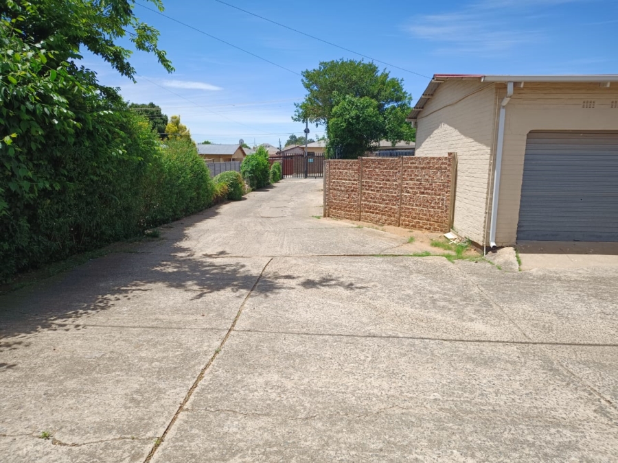 1 Bedroom Property for Sale in Crown Gardens Gauteng