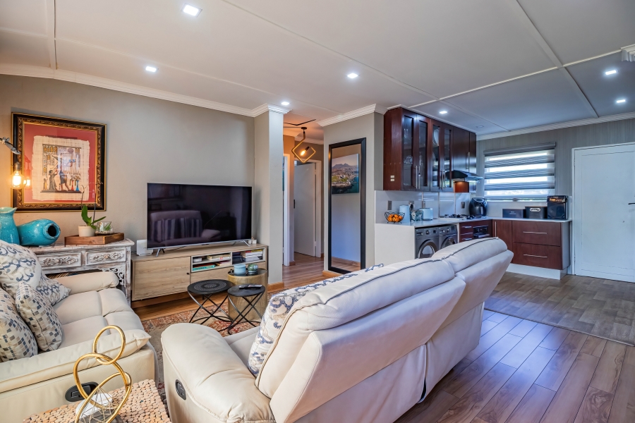 2 Bedroom Property for Sale in Magaliessig Gauteng