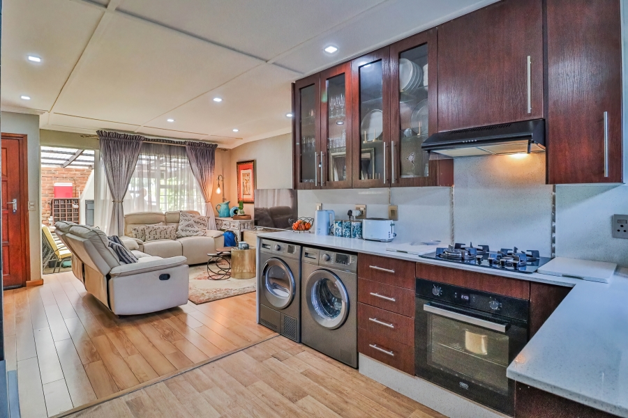 2 Bedroom Property for Sale in Magaliessig Gauteng