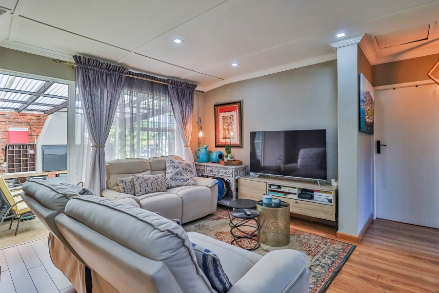 2 Bedroom Property for Sale in Magaliessig Gauteng