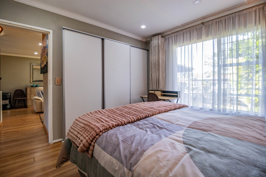 2 Bedroom Property for Sale in Magaliessig Gauteng
