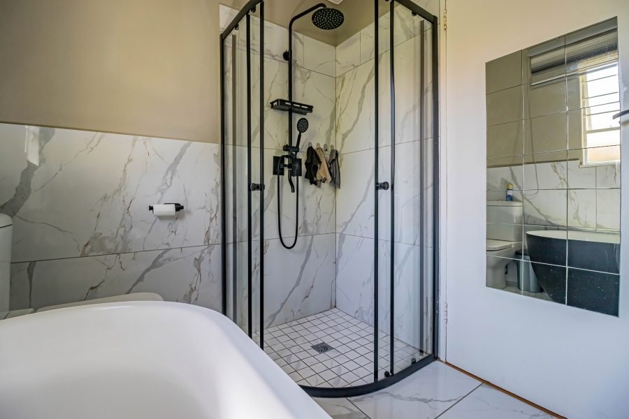 2 Bedroom Property for Sale in Magaliessig Gauteng