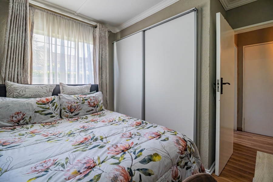 2 Bedroom Property for Sale in Magaliessig Gauteng