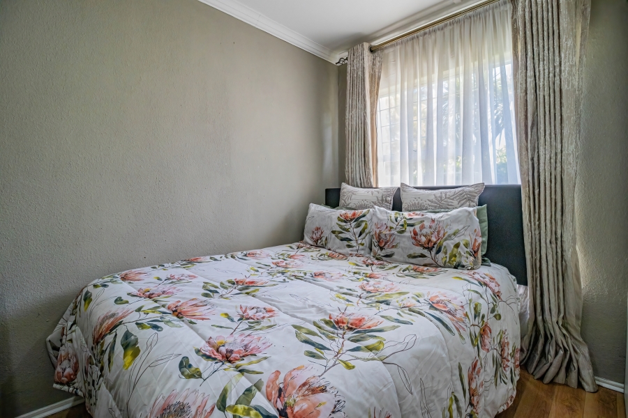 2 Bedroom Property for Sale in Magaliessig Gauteng