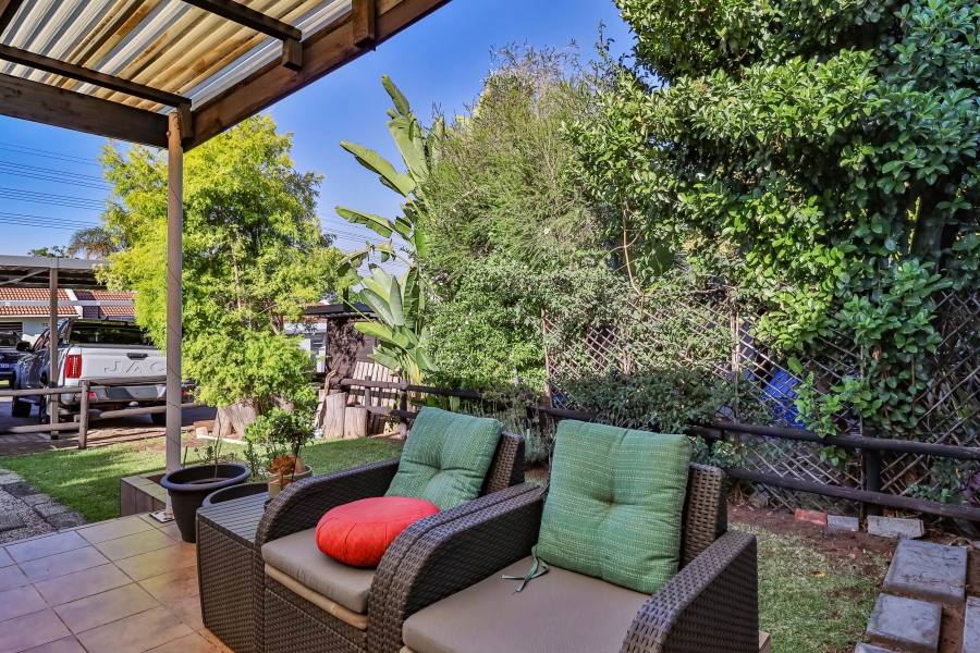 2 Bedroom Property for Sale in Magaliessig Gauteng