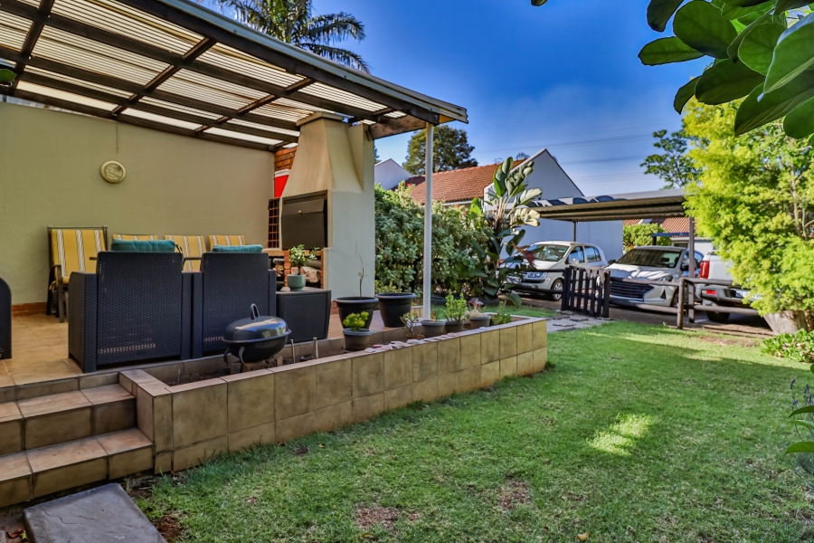 2 Bedroom Property for Sale in Magaliessig Gauteng