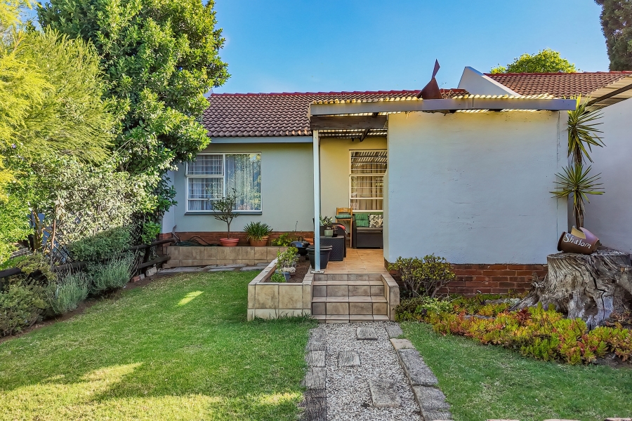 2 Bedroom Property for Sale in Magaliessig Gauteng