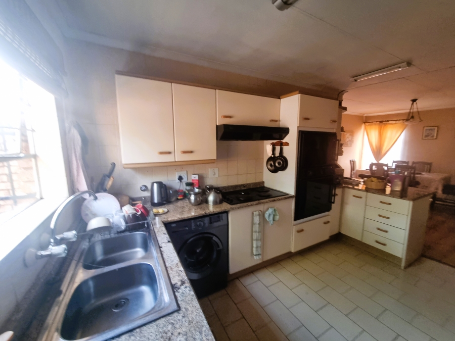 3 Bedroom Property for Sale in Die Wilgers Gauteng