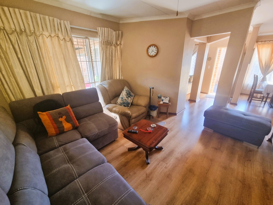 3 Bedroom Property for Sale in Die Wilgers Gauteng