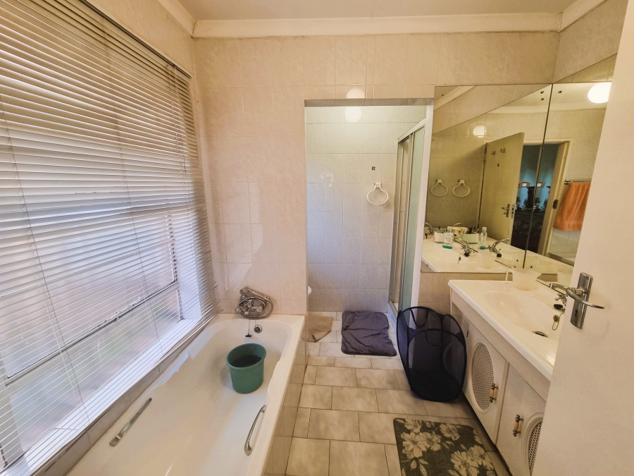 3 Bedroom Property for Sale in Die Wilgers Gauteng