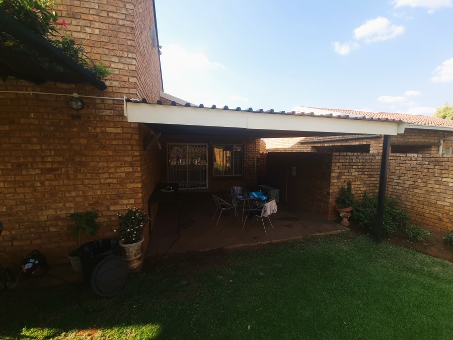3 Bedroom Property for Sale in Die Wilgers Gauteng