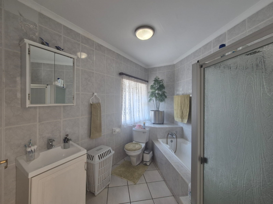 3 Bedroom Property for Sale in Bassonia Gauteng