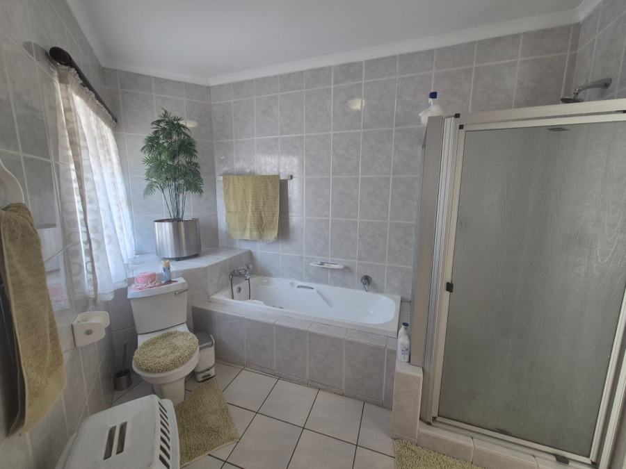 3 Bedroom Property for Sale in Bassonia Gauteng