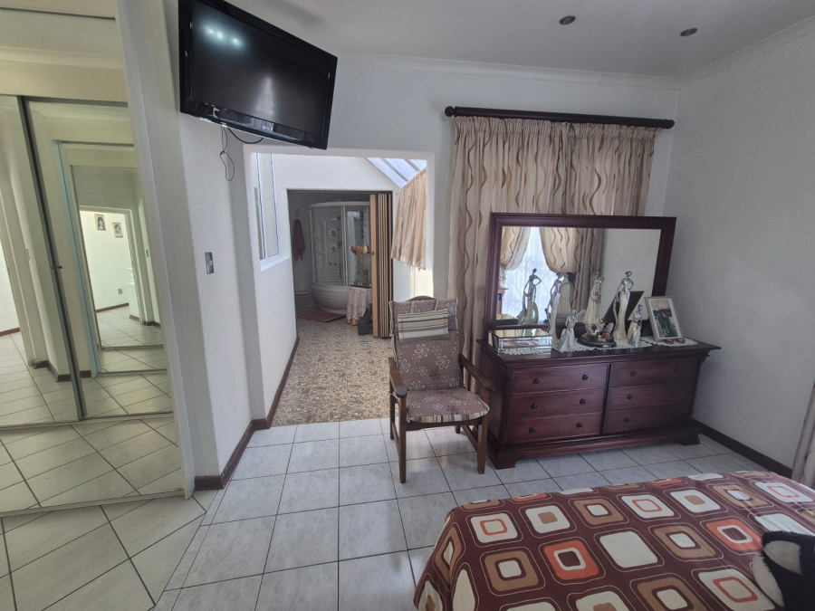 3 Bedroom Property for Sale in Bassonia Gauteng