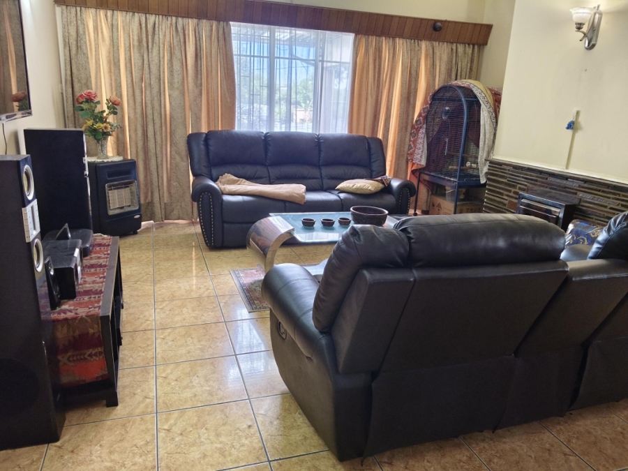 5 Bedroom Property for Sale in Illiondale Gauteng