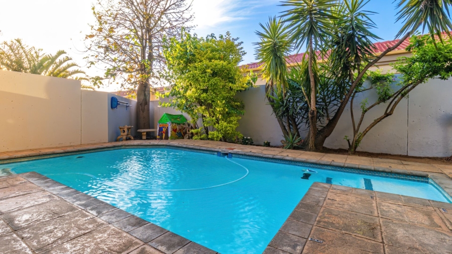 4 Bedroom Property for Sale in Douglasdale Gauteng