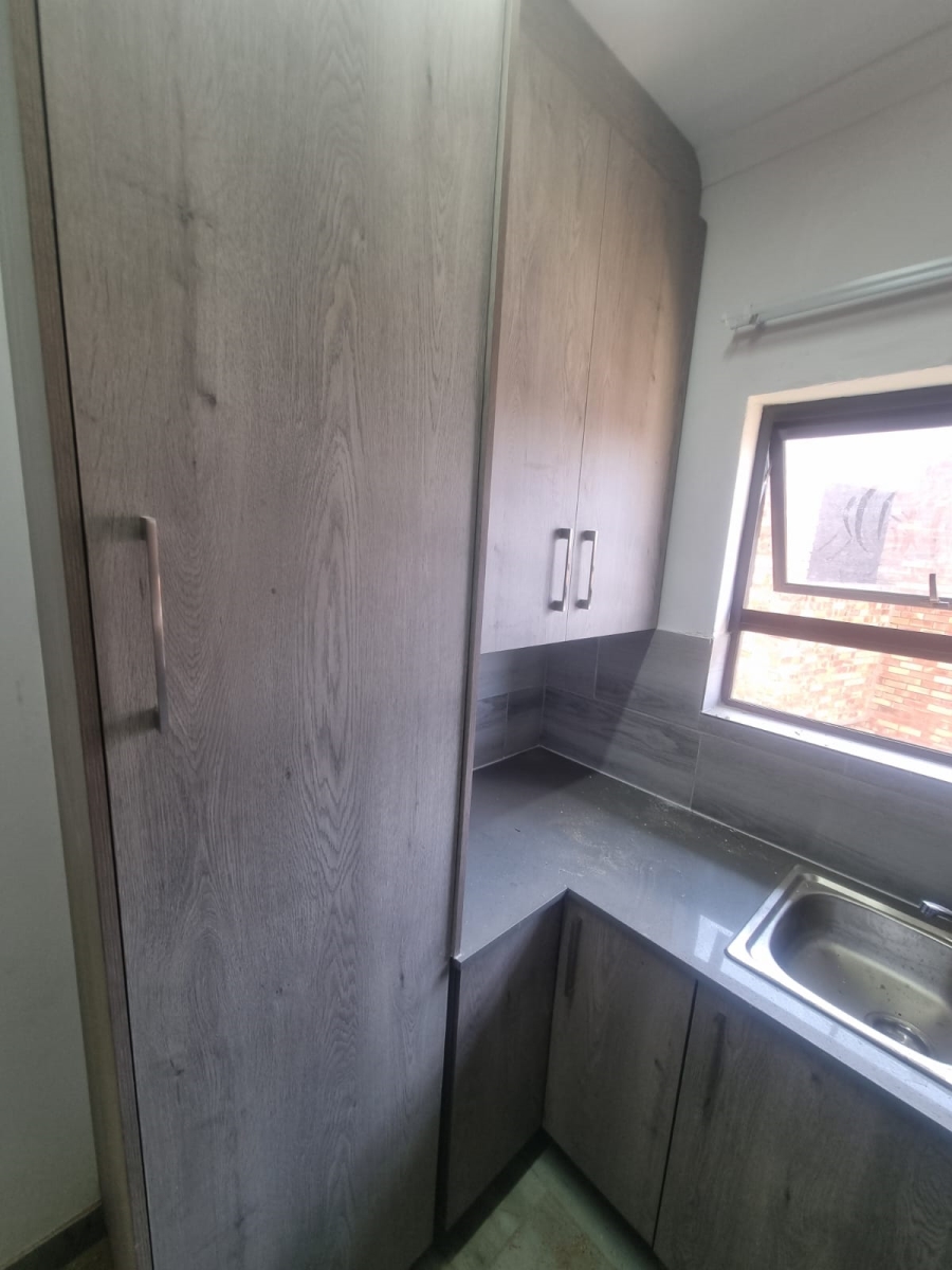 To Let 2 Bedroom Property for Rent in Albertsdal Gauteng