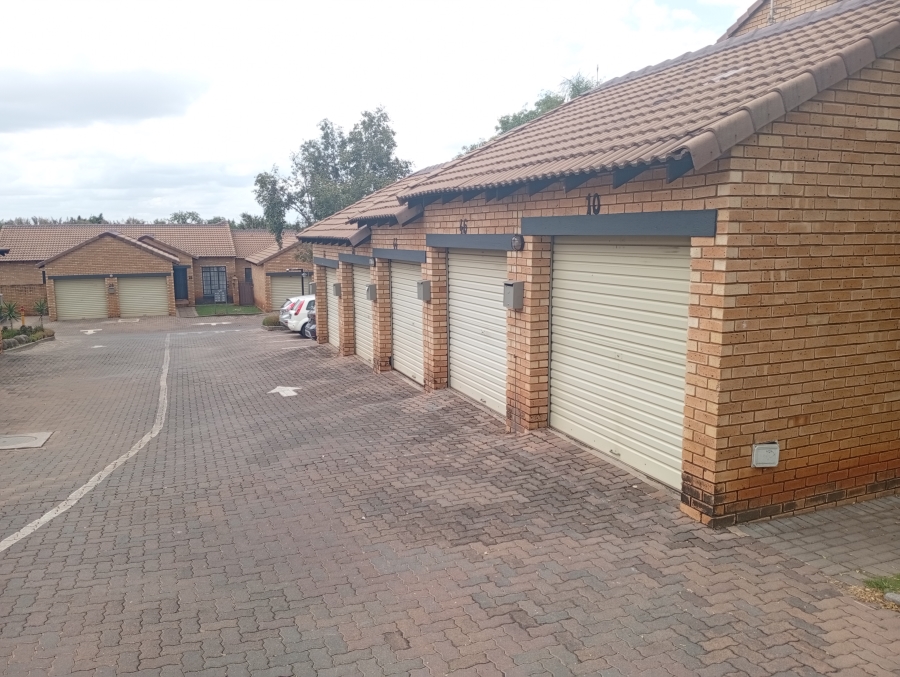 2 Bedroom Property for Sale in Equestria Gauteng