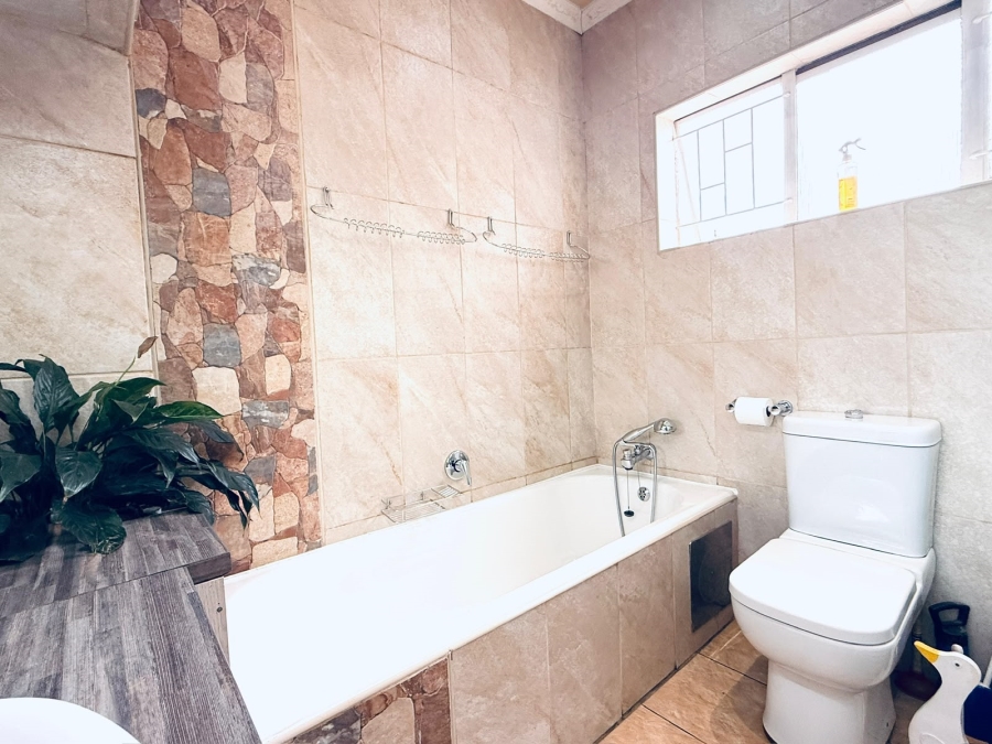 3 Bedroom Property for Sale in Selcourt Gauteng