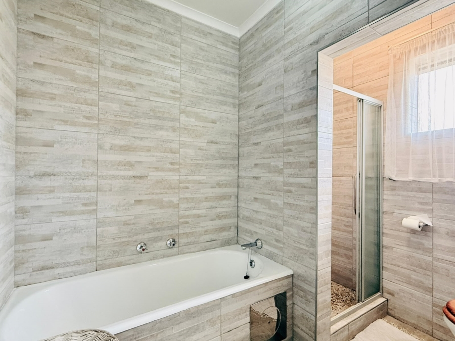 3 Bedroom Property for Sale in Selcourt Gauteng