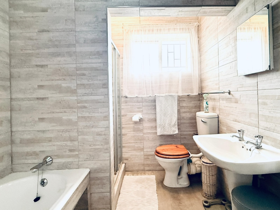 3 Bedroom Property for Sale in Selcourt Gauteng