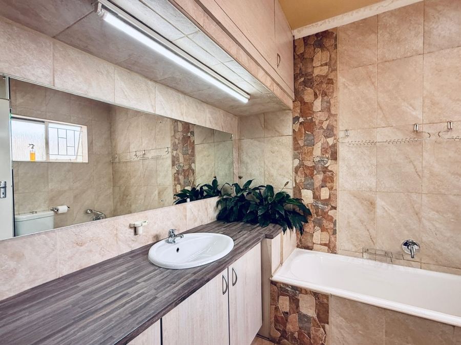 3 Bedroom Property for Sale in Selcourt Gauteng