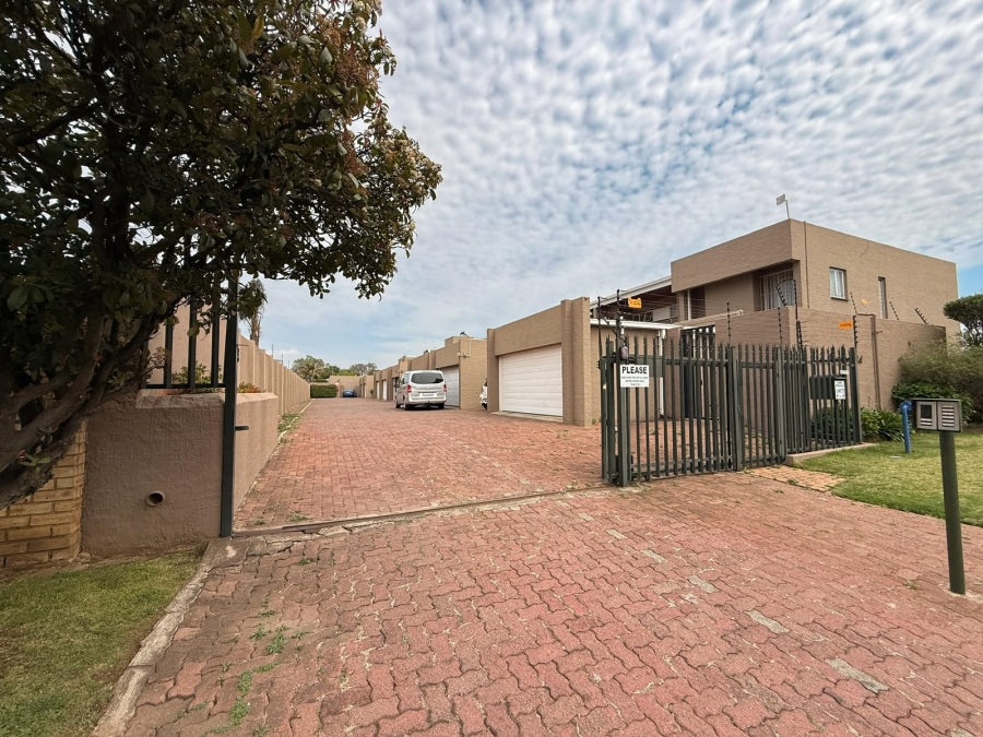 3 Bedroom Property for Sale in Selcourt Gauteng