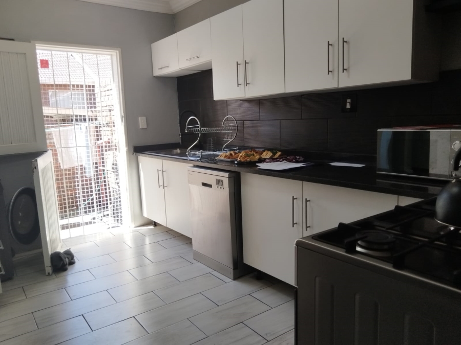 2 Bedroom Property for Sale in Birchleigh Gauteng