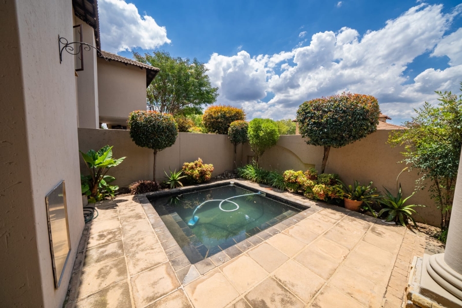 To Let 4 Bedroom Property for Rent in Sonneveld Gauteng