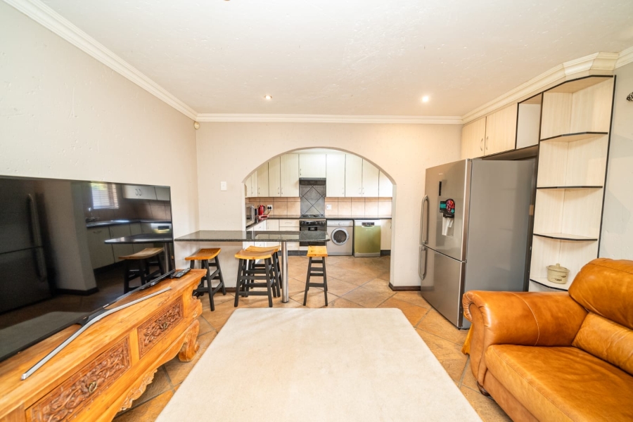 To Let 4 Bedroom Property for Rent in Sonneveld Gauteng
