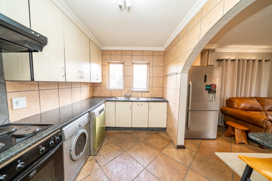 To Let 4 Bedroom Property for Rent in Sonneveld Gauteng