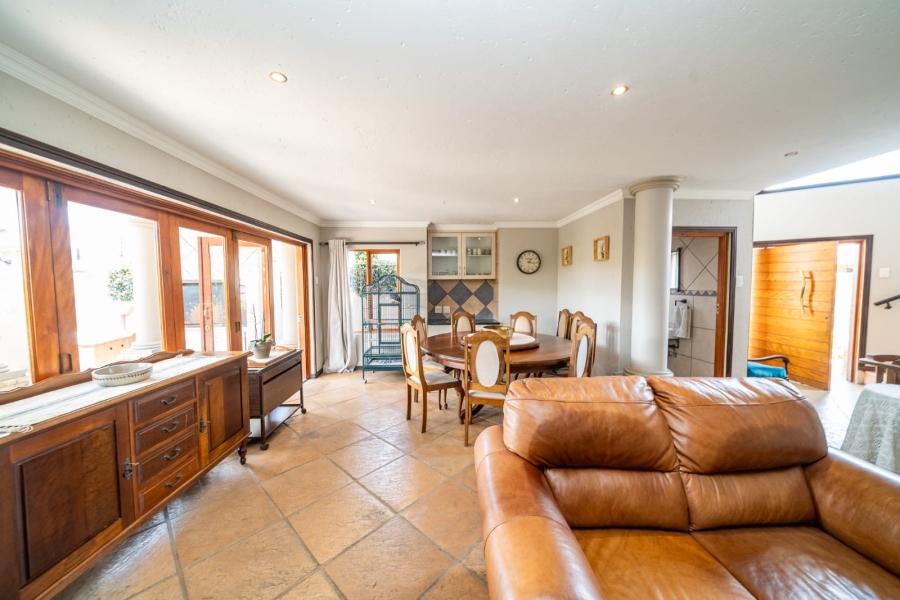 To Let 4 Bedroom Property for Rent in Sonneveld Gauteng