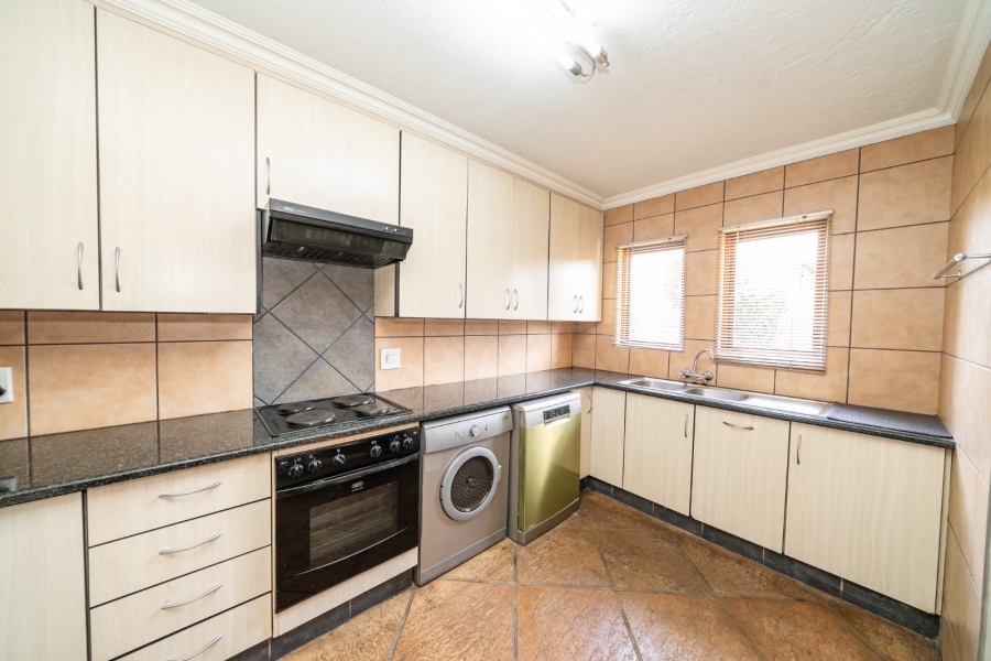 To Let 4 Bedroom Property for Rent in Sonneveld Gauteng