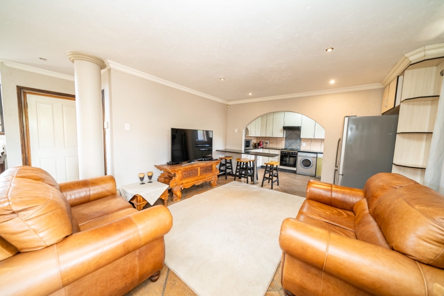 To Let 4 Bedroom Property for Rent in Sonneveld Gauteng