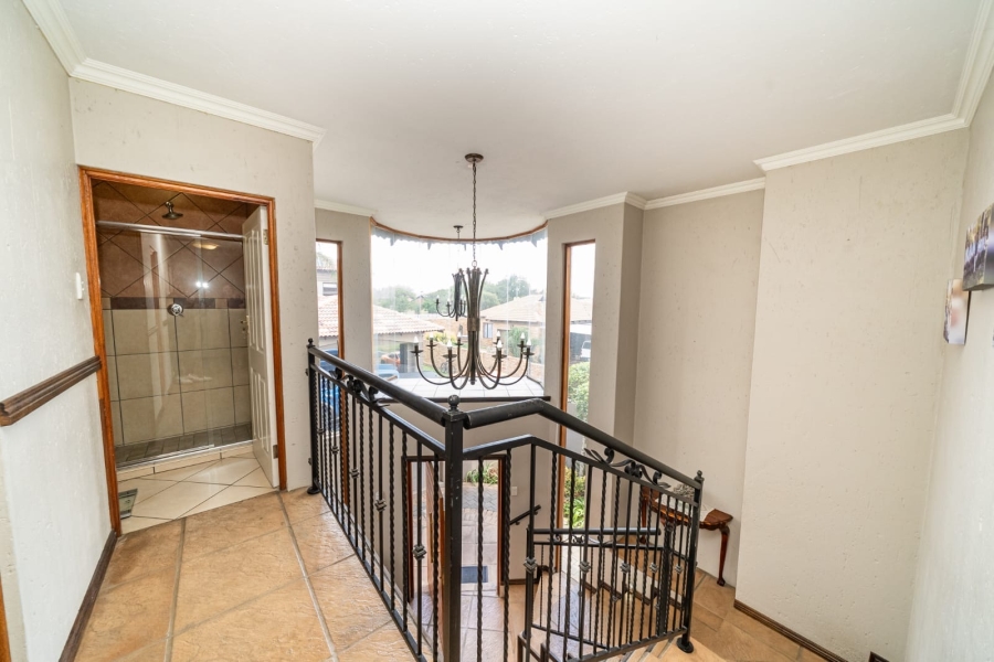 To Let 4 Bedroom Property for Rent in Sonneveld Gauteng