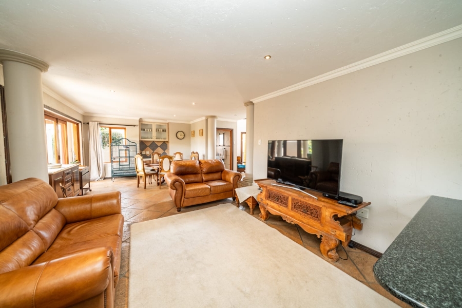 To Let 4 Bedroom Property for Rent in Sonneveld Gauteng