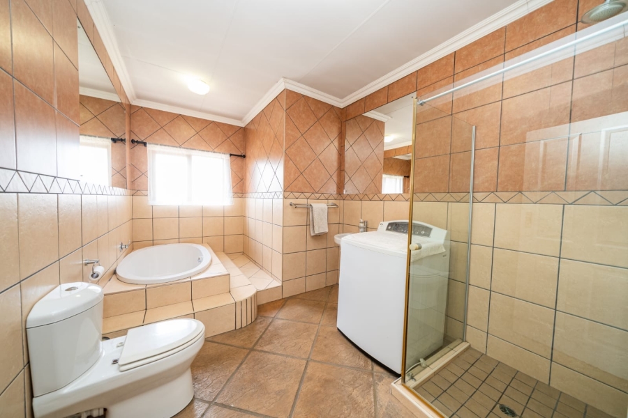 To Let 4 Bedroom Property for Rent in Sonneveld Gauteng