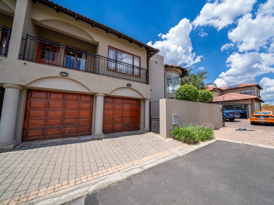 To Let 4 Bedroom Property for Rent in Sonneveld Gauteng