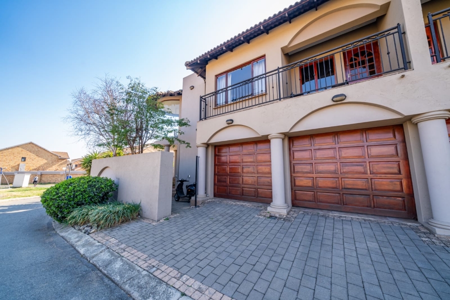 To Let 4 Bedroom Property for Rent in Sonneveld Gauteng