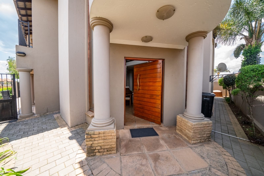 To Let 4 Bedroom Property for Rent in Sonneveld Gauteng