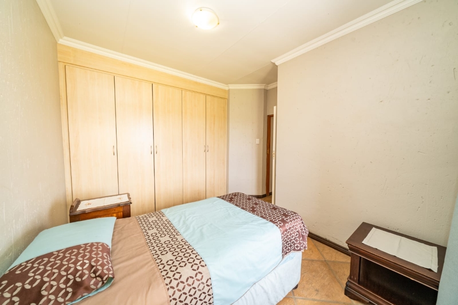 To Let 4 Bedroom Property for Rent in Sonneveld Gauteng