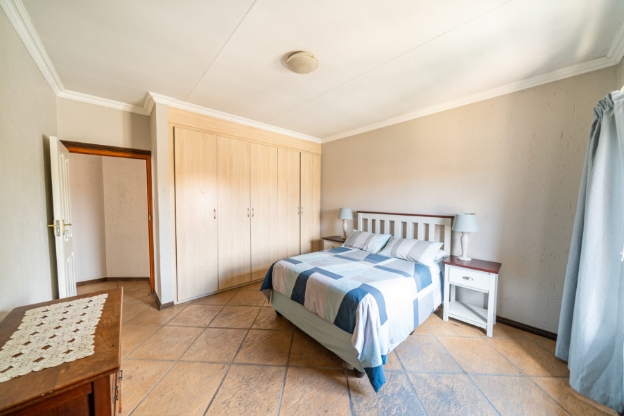 To Let 4 Bedroom Property for Rent in Sonneveld Gauteng