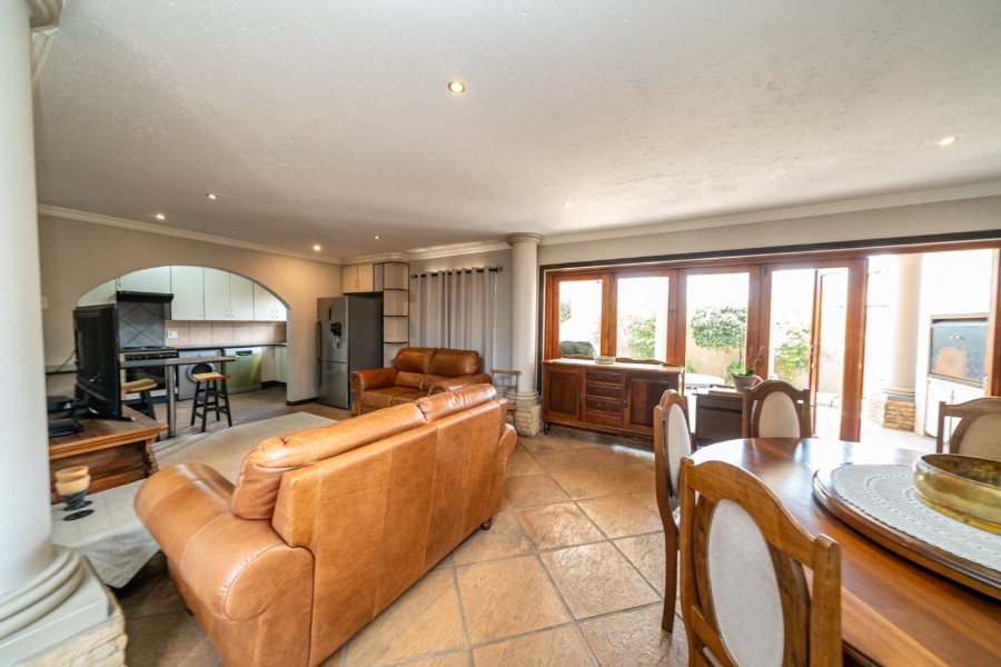 To Let 4 Bedroom Property for Rent in Sonneveld Gauteng