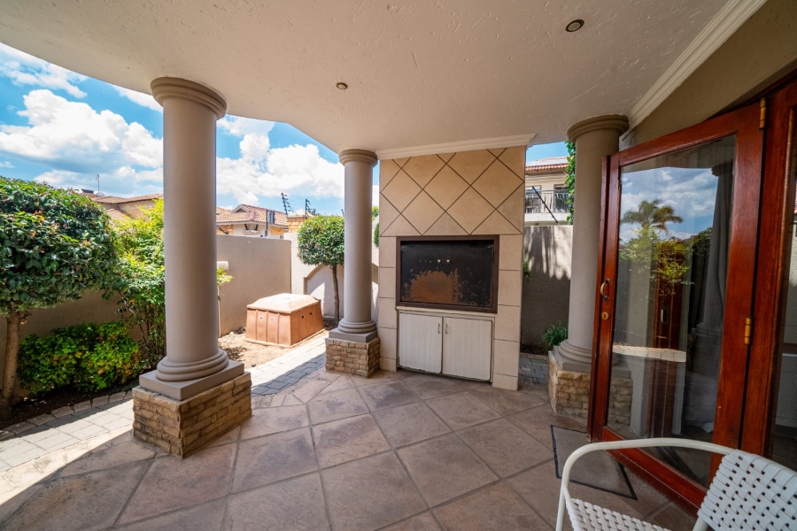To Let 4 Bedroom Property for Rent in Sonneveld Gauteng