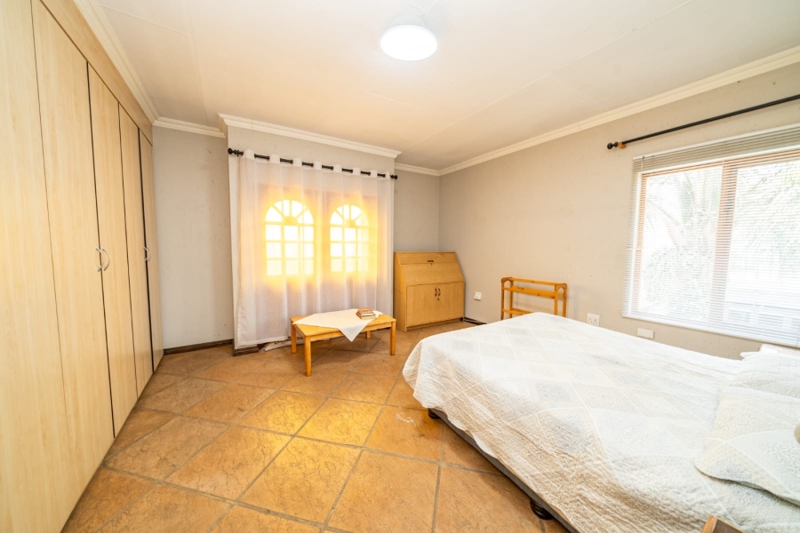 To Let 4 Bedroom Property for Rent in Sonneveld Gauteng