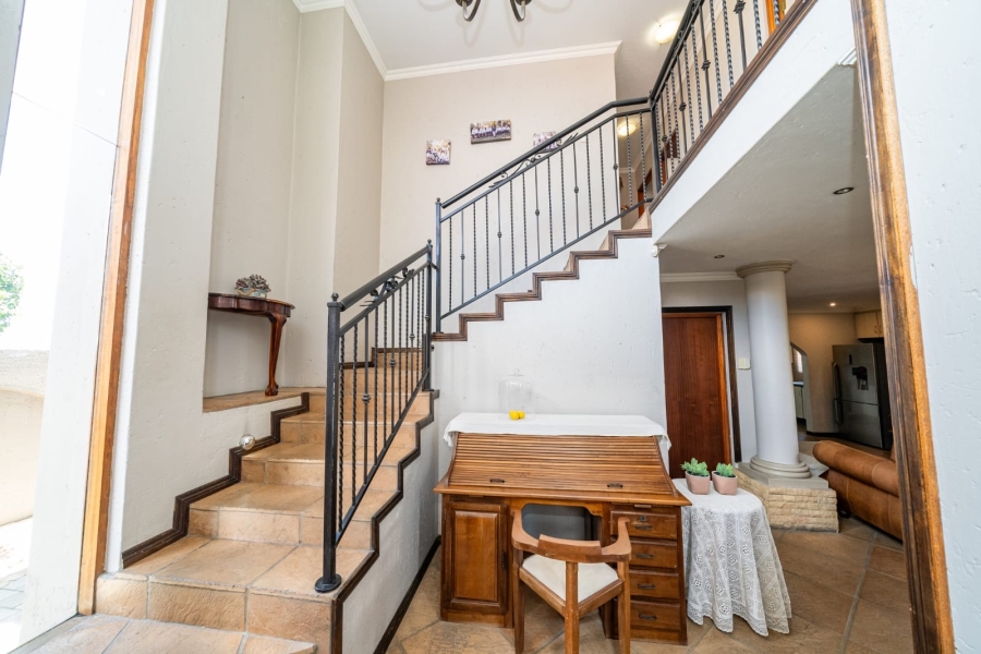 To Let 4 Bedroom Property for Rent in Sonneveld Gauteng
