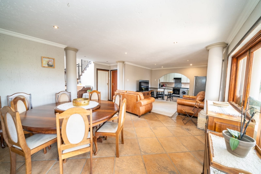 To Let 4 Bedroom Property for Rent in Sonneveld Gauteng