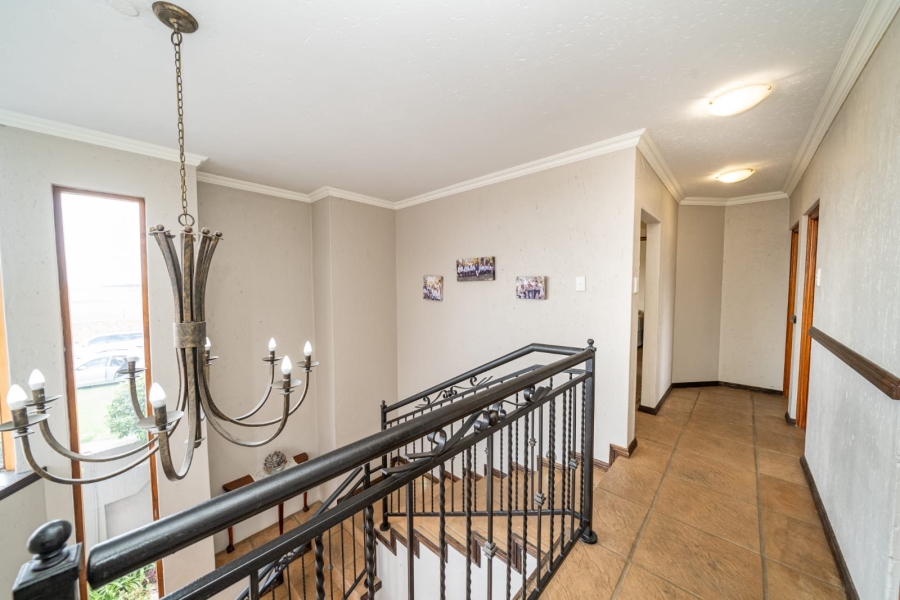 To Let 4 Bedroom Property for Rent in Sonneveld Gauteng